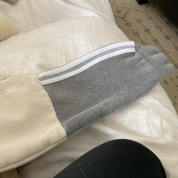 Boys Adidas 14/16 Large Hoodie Oatmeal/Gray - Picture 6 of 6